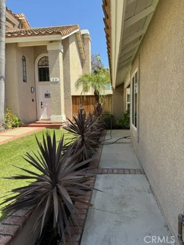 Walkway to the entry on the side of the home