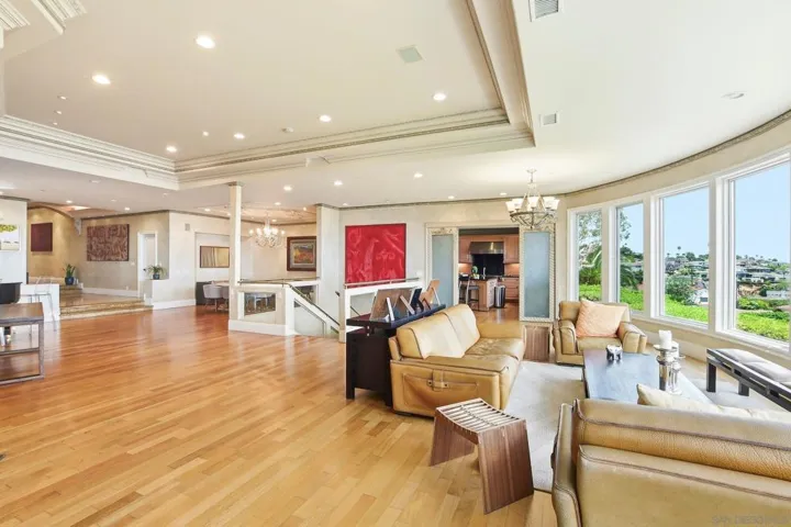 1011 Avenida Amantea, La Jolla, California 92037