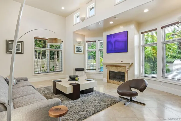 1011 Avenida Amantea, La Jolla, California 92037