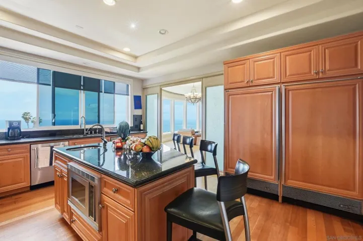 1011 Avenida Amantea, La Jolla, California 92037