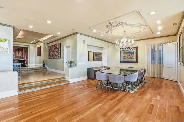 1011 Avenida Amantea, La Jolla, California 92037