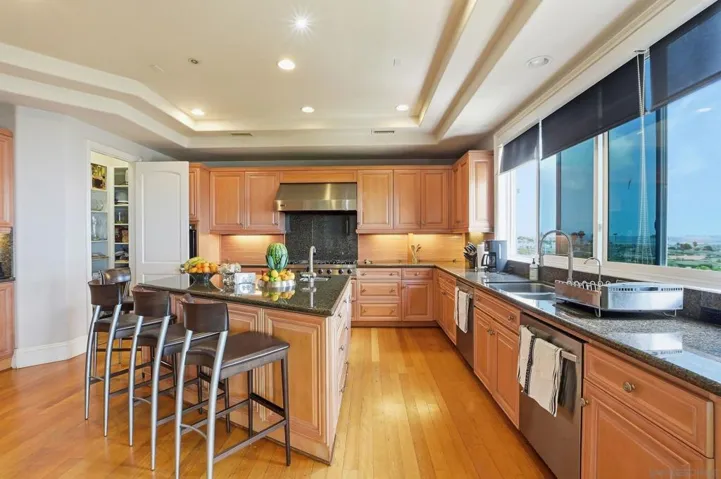 1011 Avenida Amantea, La Jolla, California 92037