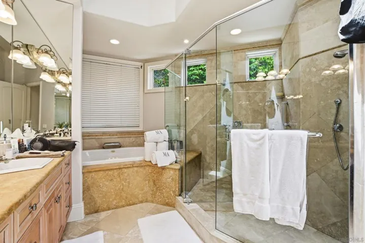 1011 Avenida Amantea, La Jolla, California 92037