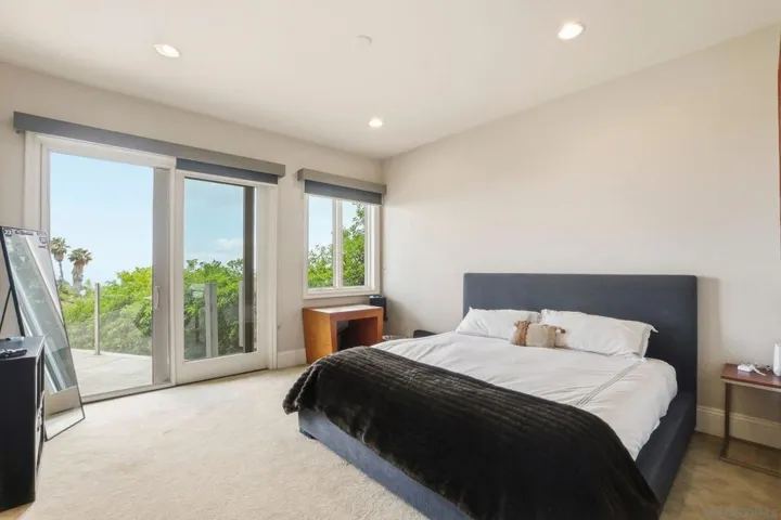 1011 Avenida Amantea, La Jolla, California 92037