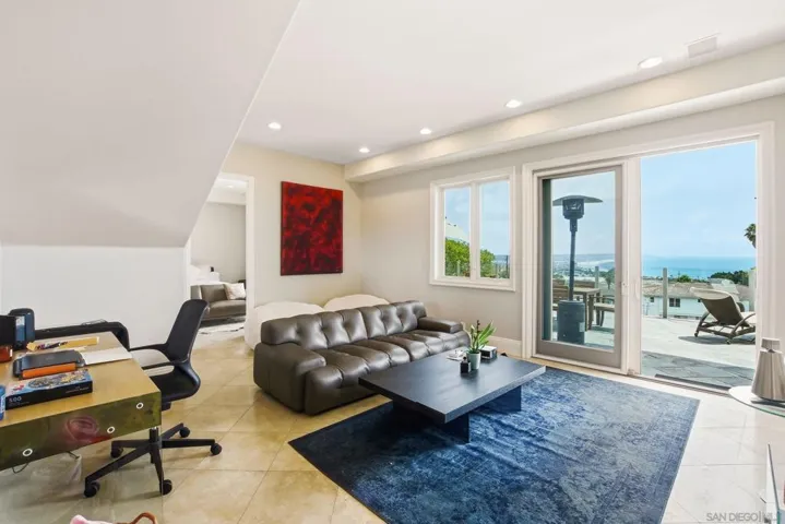 1011 Avenida Amantea, La Jolla, California 92037
