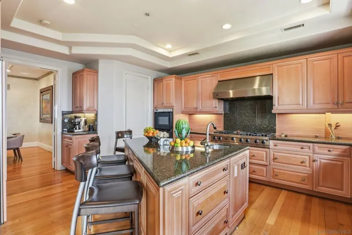 1011 Avenida Amantea, La Jolla, California 92037