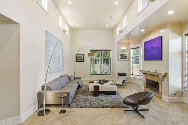 1011 Avenida Amantea, La Jolla, California 92037