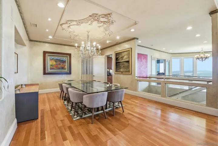 1011 Avenida Amantea, La Jolla, California 92037