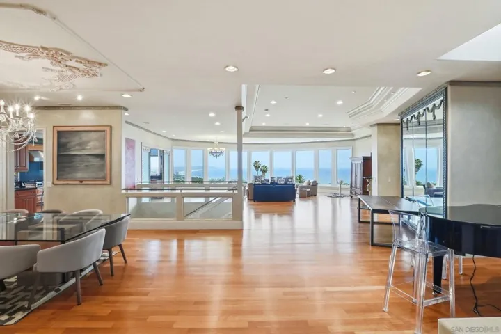 1011 Avenida Amantea, La Jolla, California 92037