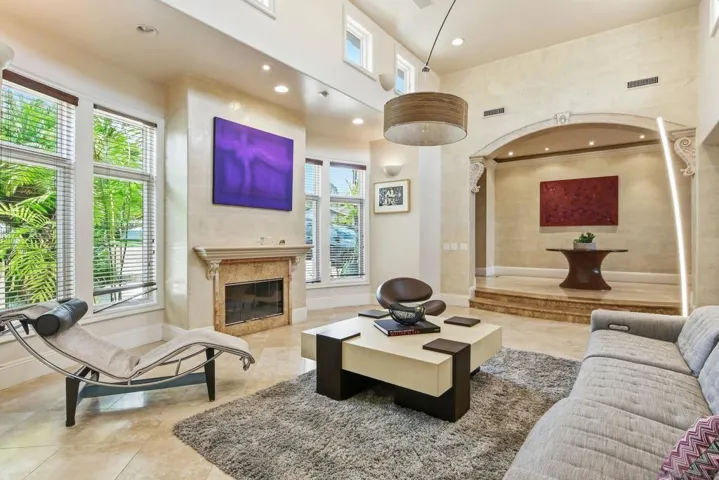 1011 Avenida Amantea, La Jolla, California 92037