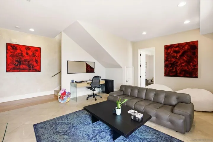 1011 Avenida Amantea, La Jolla, California 92037
