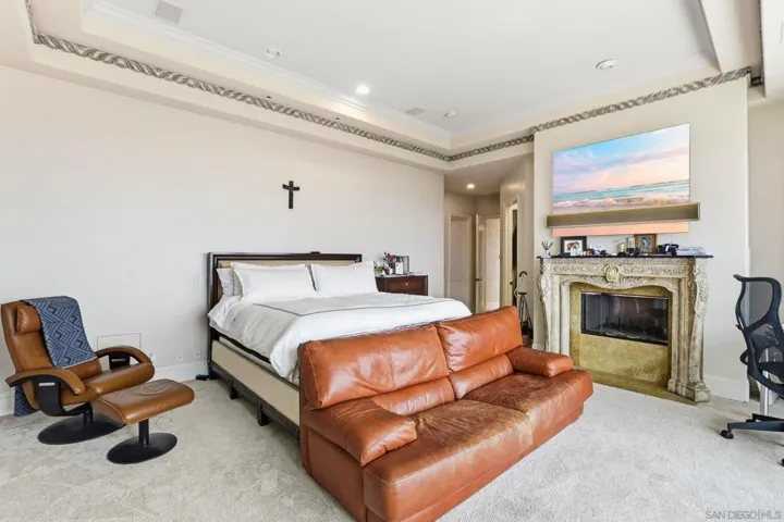 1011 Avenida Amantea, La Jolla, California 92037