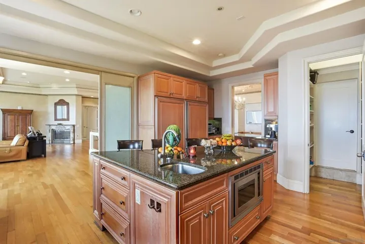 1011 Avenida Amantea, La Jolla, California 92037