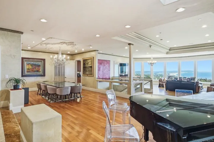 1011 Avenida Amantea, La Jolla, California 92037