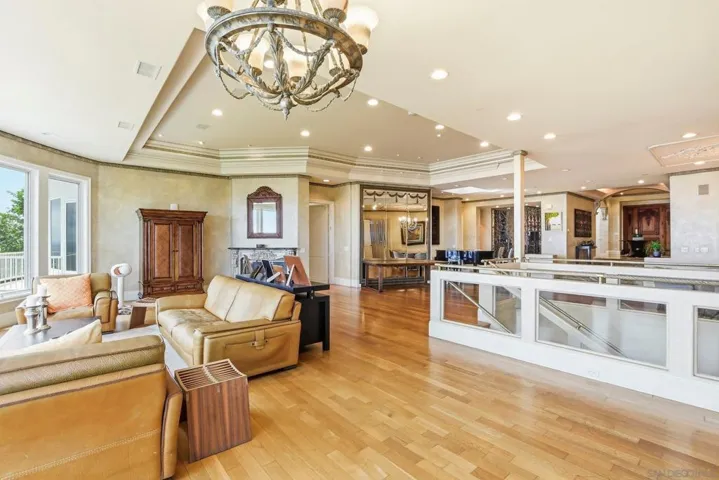 1011 Avenida Amantea, La Jolla, California 92037