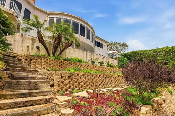 1011 Avenida Amantea, La Jolla, California 92037
