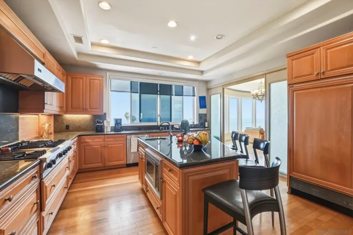 1011 Avenida Amantea, La Jolla, California 92037