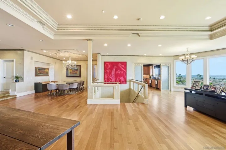 1011 Avenida Amantea, La Jolla, California 92037