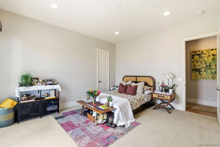 1011 Avenida Amantea, La Jolla, California 92037
