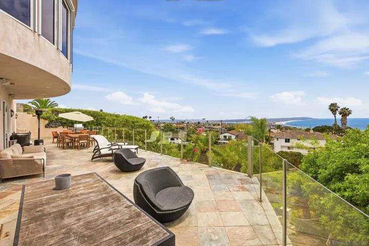 1011 Avenida Amantea, La Jolla, California 92037