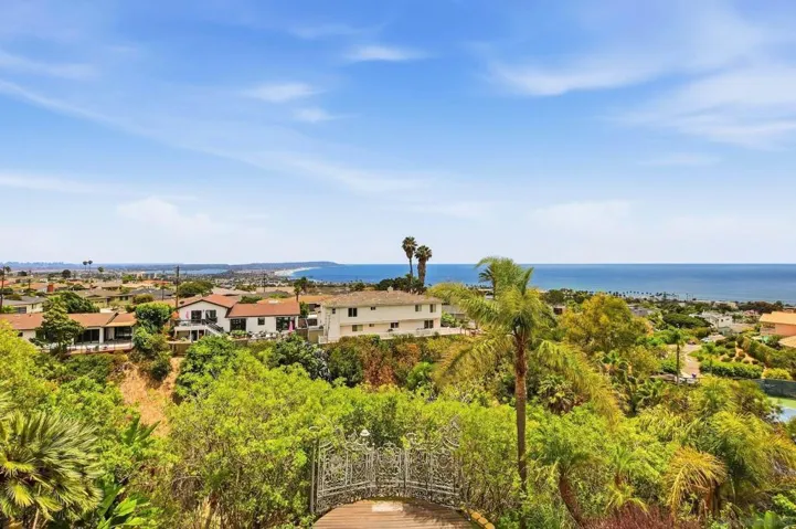 1011 Avenida Amantea, La Jolla, California 92037