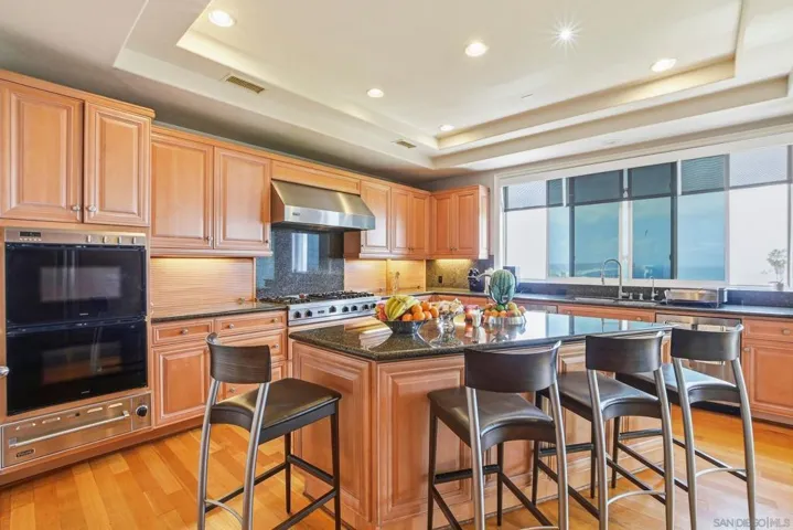 1011 Avenida Amantea, La Jolla, California 92037