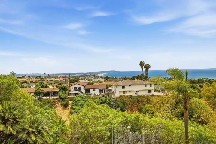 1011 Avenida Amantea, La Jolla, California 92037