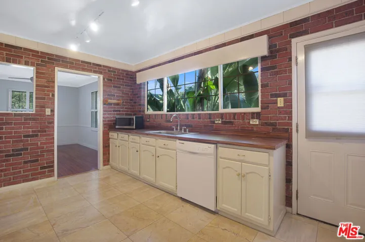 9408 Cattaraugus Avenue, Los Angeles, California 90034