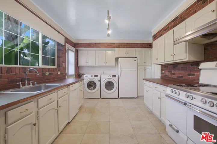 9408 Cattaraugus Avenue, Los Angeles, California 90034
