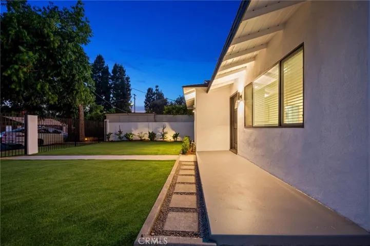 15445 Archwood Street, Van Nuys, California 91406