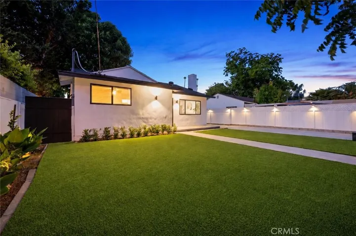 15445 Archwood Street, Van Nuys, California 91406