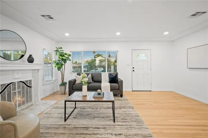 15445 Archwood Street, Van Nuys, California 91406