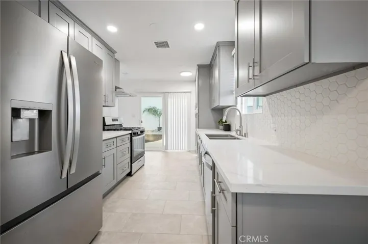 15445 Archwood Street, Van Nuys, California 91406