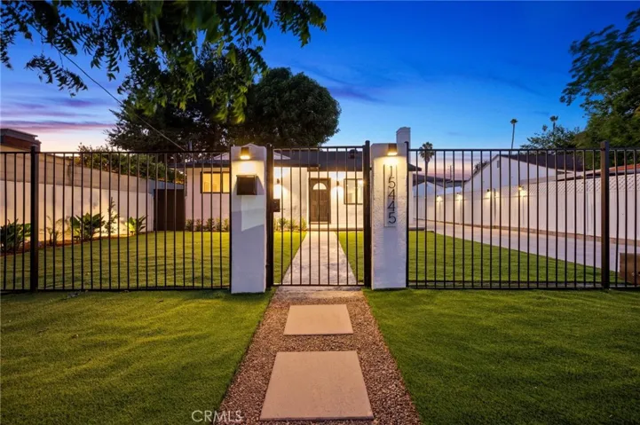 15445 Archwood Street, Van Nuys, California 91406