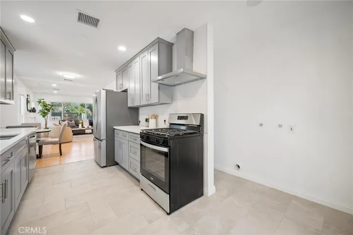 15445 Archwood Street, Van Nuys, California 91406
