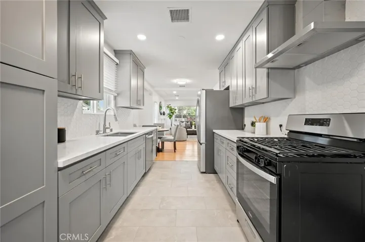 15445 Archwood Street, Van Nuys, California 91406