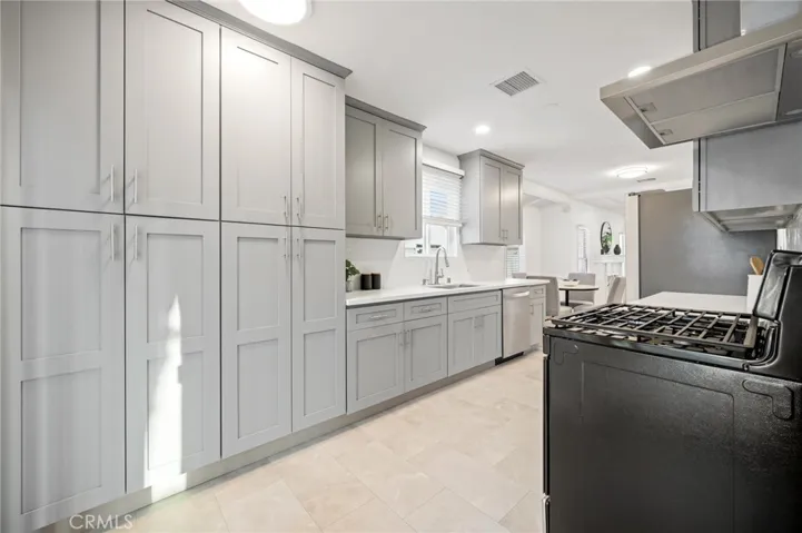 15445 Archwood Street, Van Nuys, California 91406