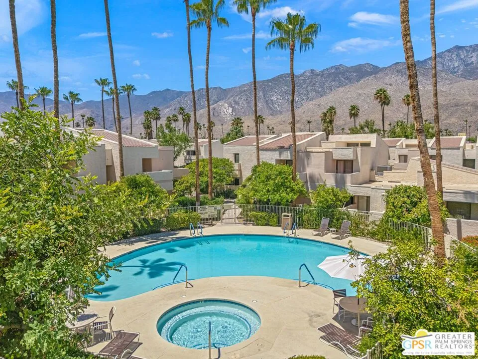 2098 Normandy Ct