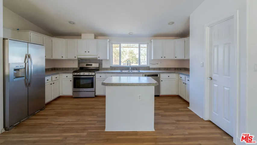 25120 Charina Lane, Homeland, California 92548