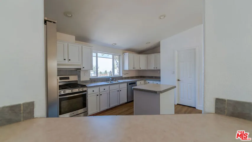 25120 Charina Lane, Homeland, California 92548