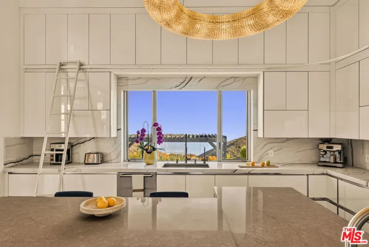 10715 Yerba Buena Road, Malibu, California 90265