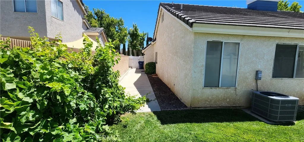 3219 W Avenue J4, Lancaster, California 93536