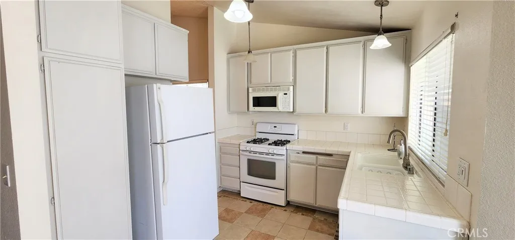 3219 W Avenue J4, Lancaster, California 93536