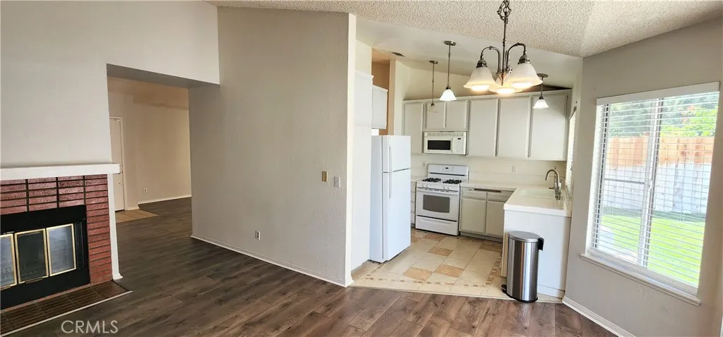 3219 W Avenue J4, Lancaster, California 93536
