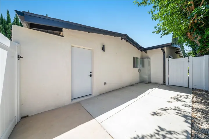 22926 Leadwell Street, West Hills, California 91307