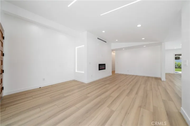 22928 Leadwell Street, West Hills, California 91307