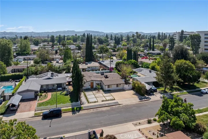22928 Leadwell Street, West Hills, California 91307