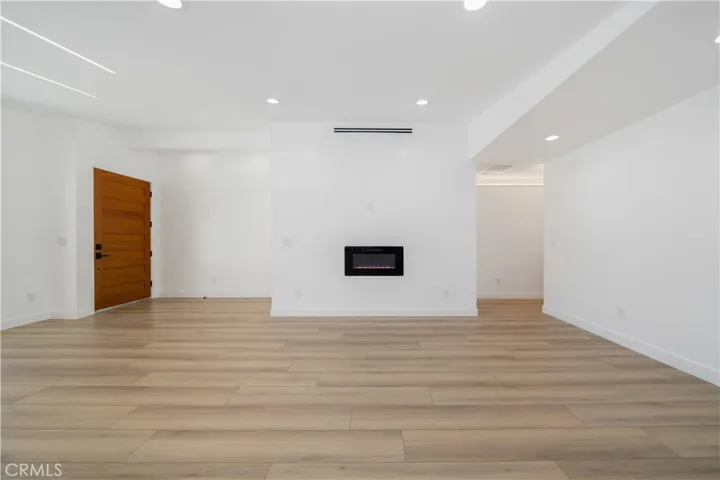 22928 Leadwell Street, West Hills, California 91307