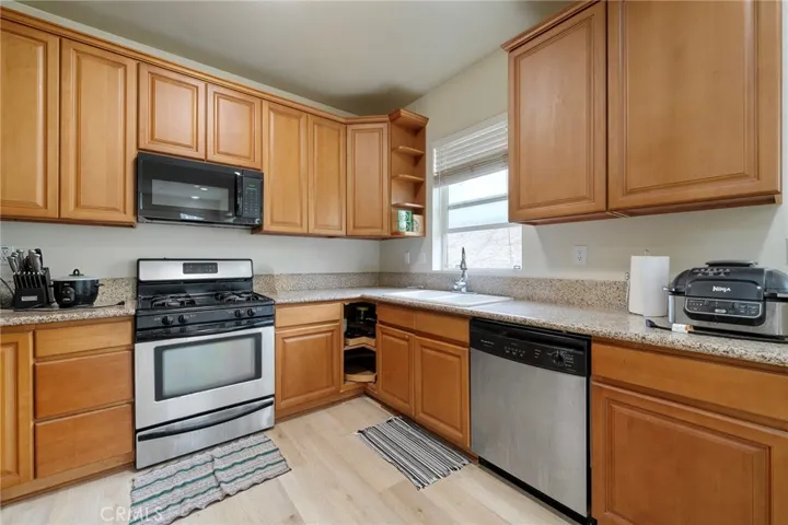15828 Dianthus, Fontana, California 92335