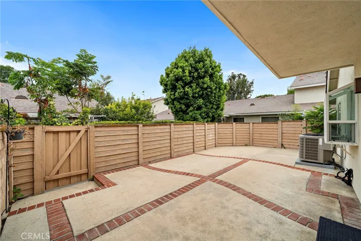 21 Cresthaven, Irvine, California 92604